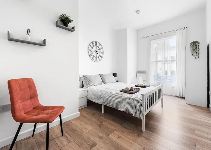 Gated Aprt Sleeps 4 Kingscross